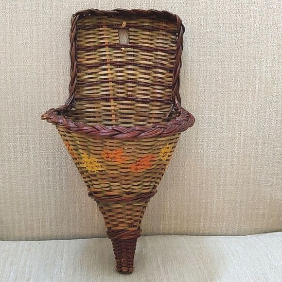 Wicker Cornucopia Basket Painted Fall Leaves Hanging Wall Pocket Decor Piece - Picture 10 of 10